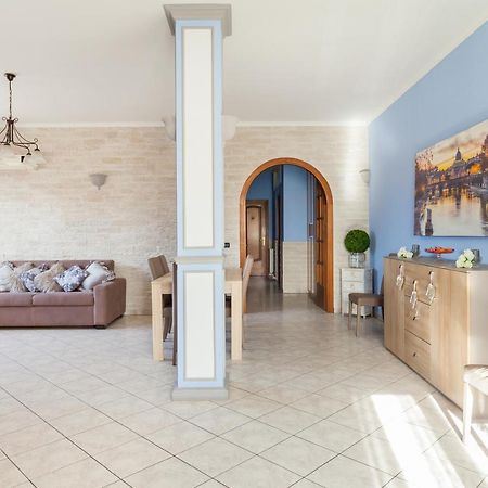 Casa Vacanze Giramondo 피우미치노 외부 사진