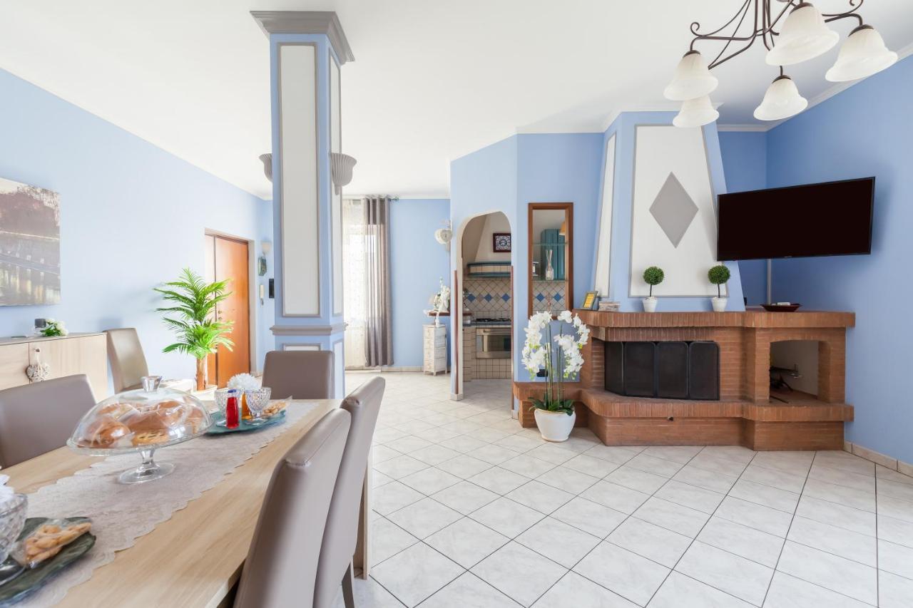 Casa Vacanze Giramondo 피우미치노 외부 사진