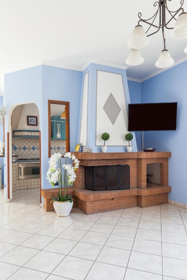 Casa Vacanze Giramondo 피우미치노 외부 사진