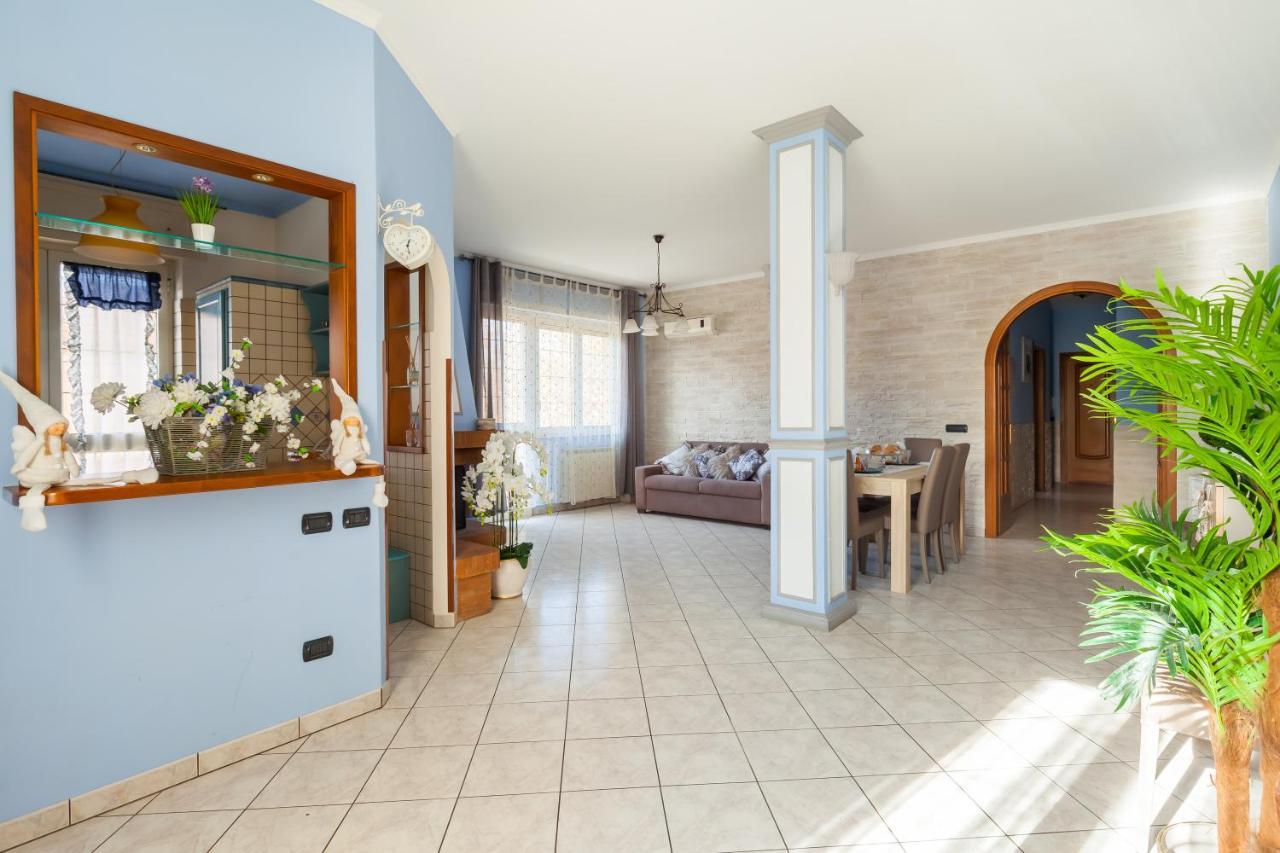 Casa Vacanze Giramondo 피우미치노 외부 사진