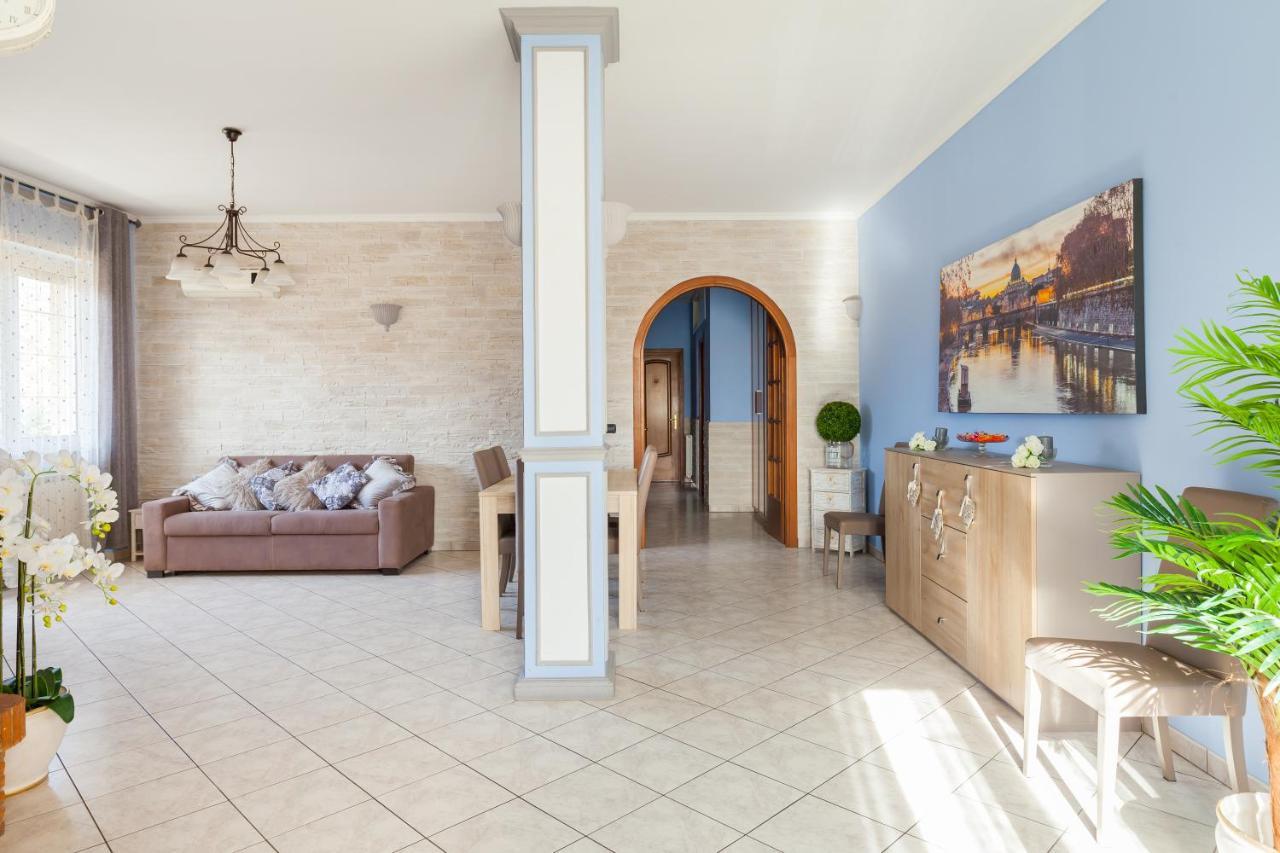 Casa Vacanze Giramondo 피우미치노 외부 사진