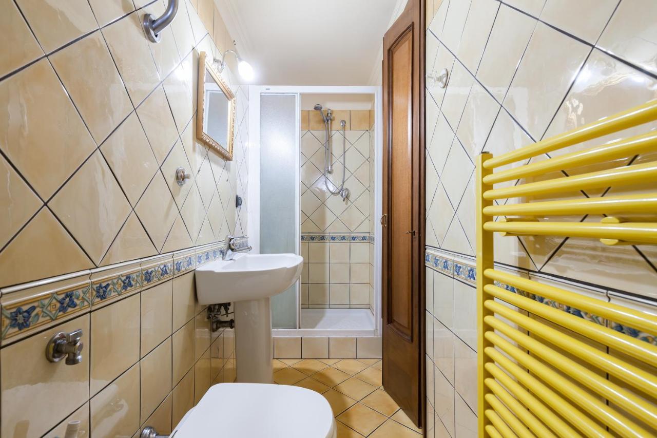 Casa Vacanze Giramondo 피우미치노 외부 사진