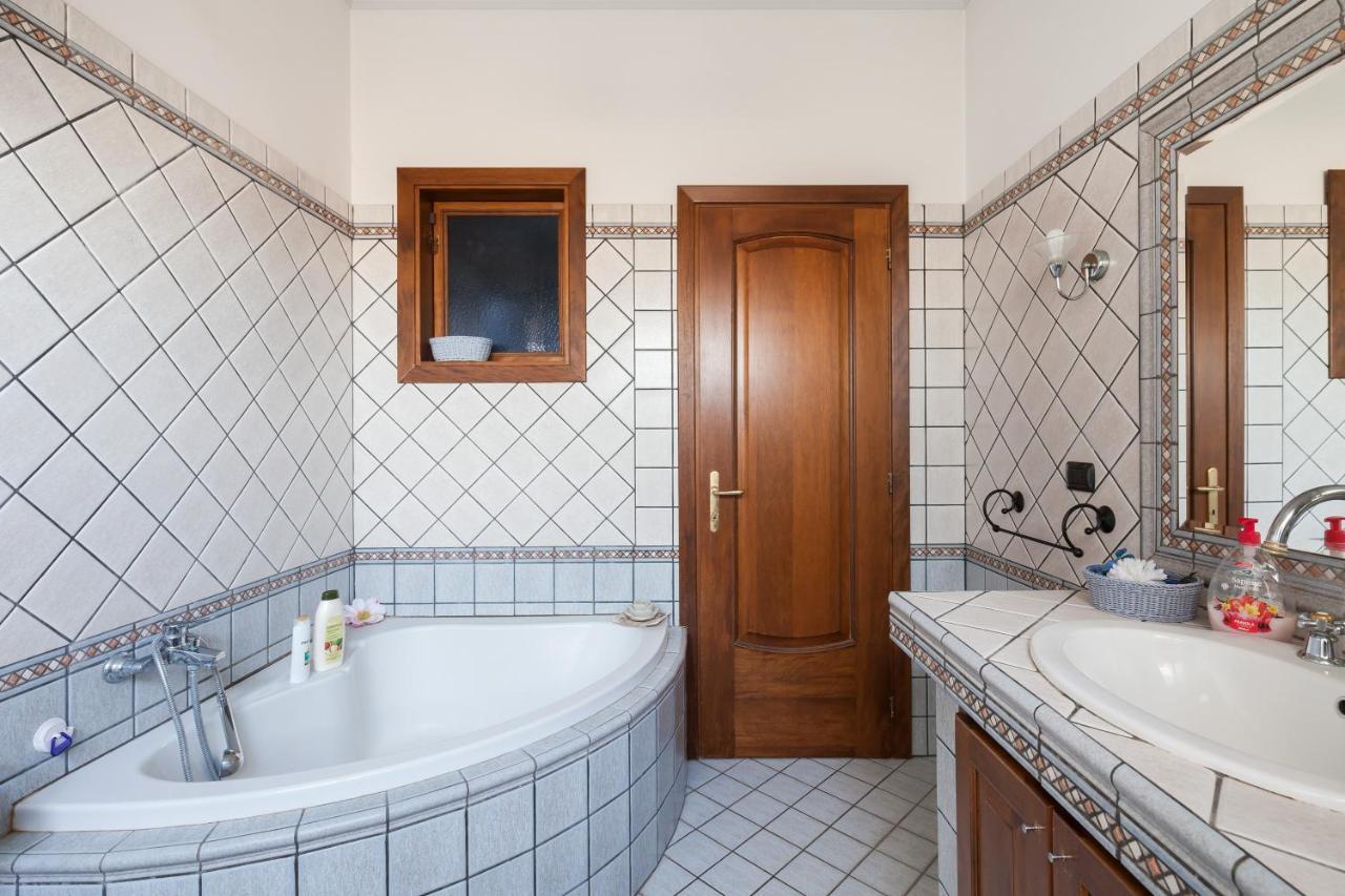 Casa Vacanze Giramondo 피우미치노 외부 사진