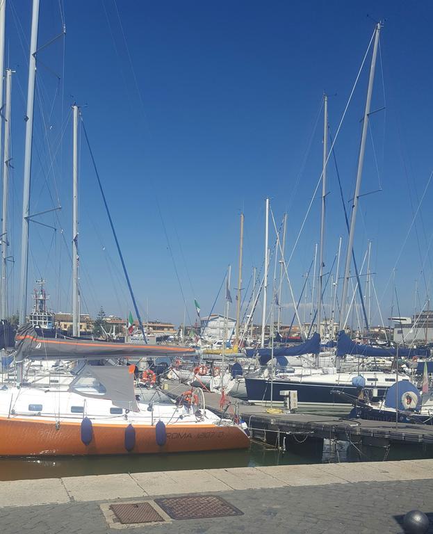 Casa Vacanze Giramondo 피우미치노 외부 사진