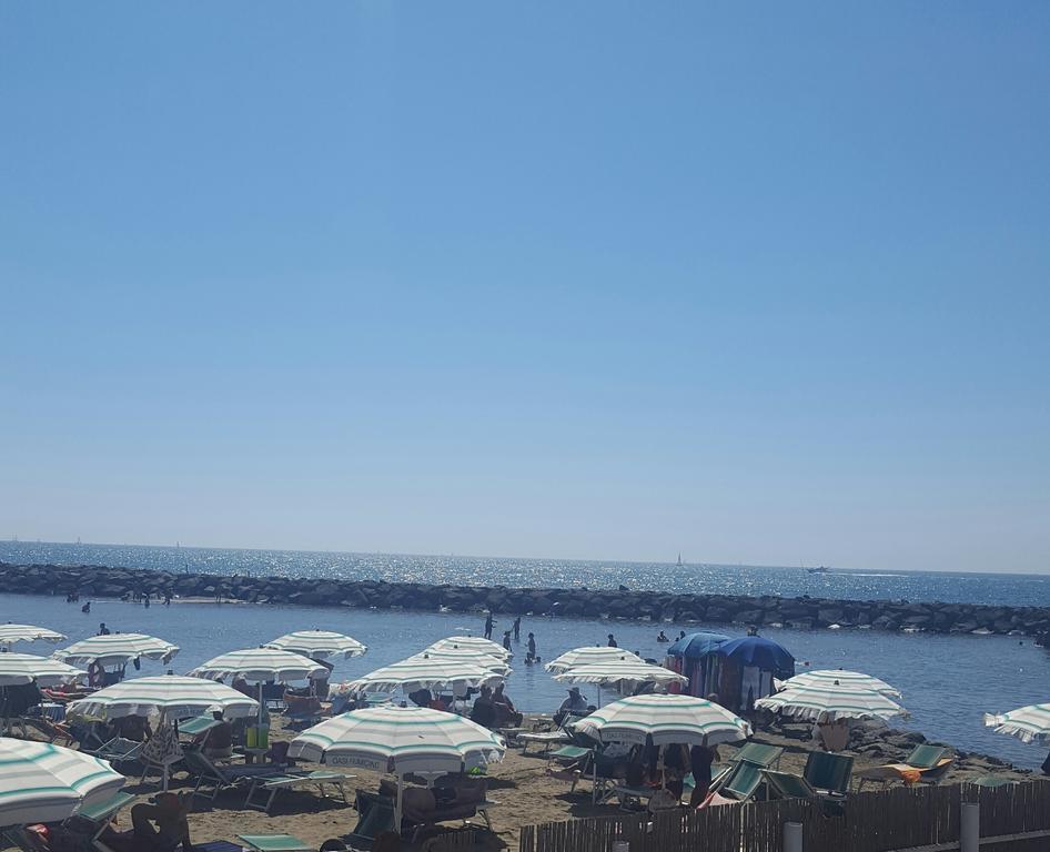 Casa Vacanze Giramondo 피우미치노 외부 사진